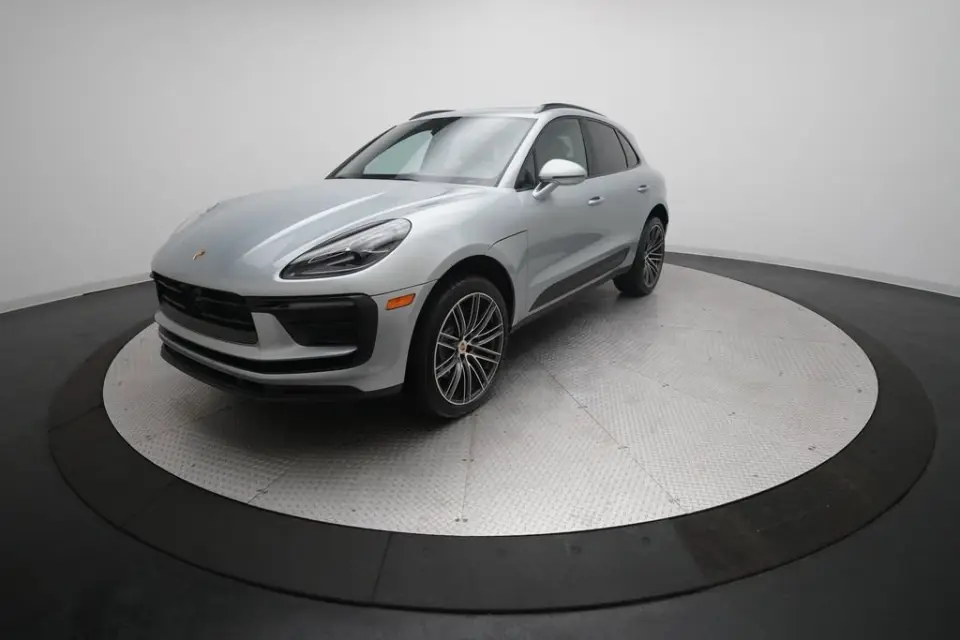 2026 Porsche Macan T - Photo 7