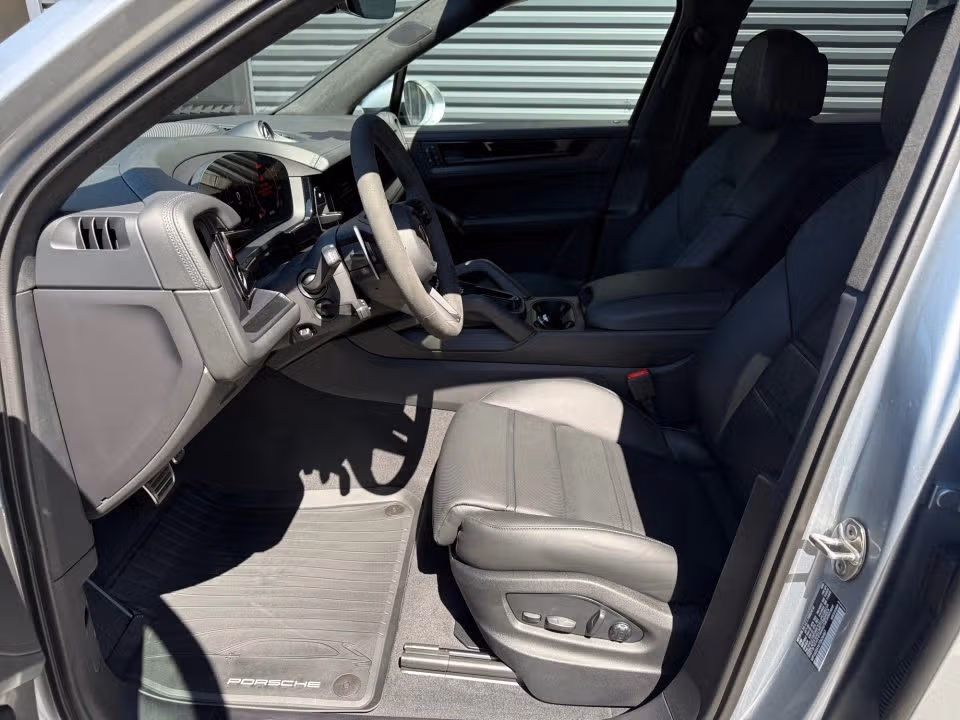 2026 Porsche Cayenne GTS - Photo 36