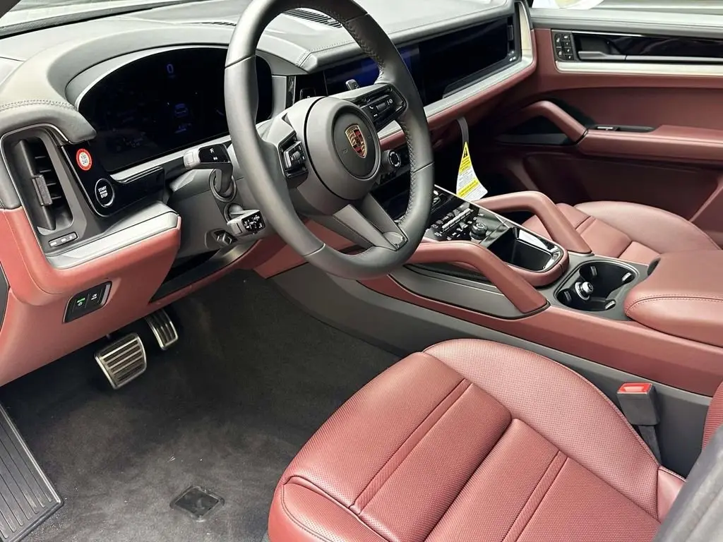 2025 Porsche Cayenne S - Photo 32