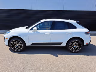 2025 Porsche Macan - Photo 9