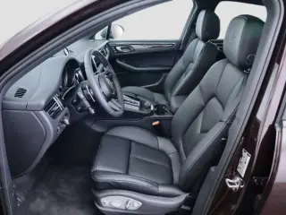 2025 Porsche Macan T - Photo 37