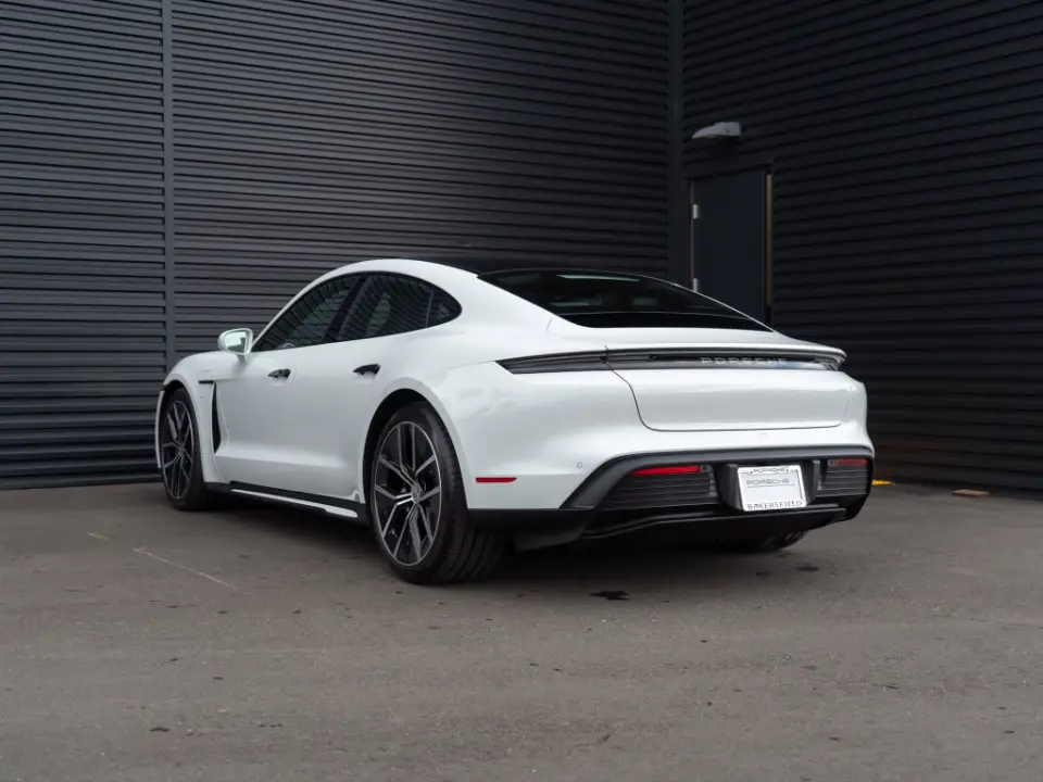 2026 Porsche Taycan Base - Photo 23