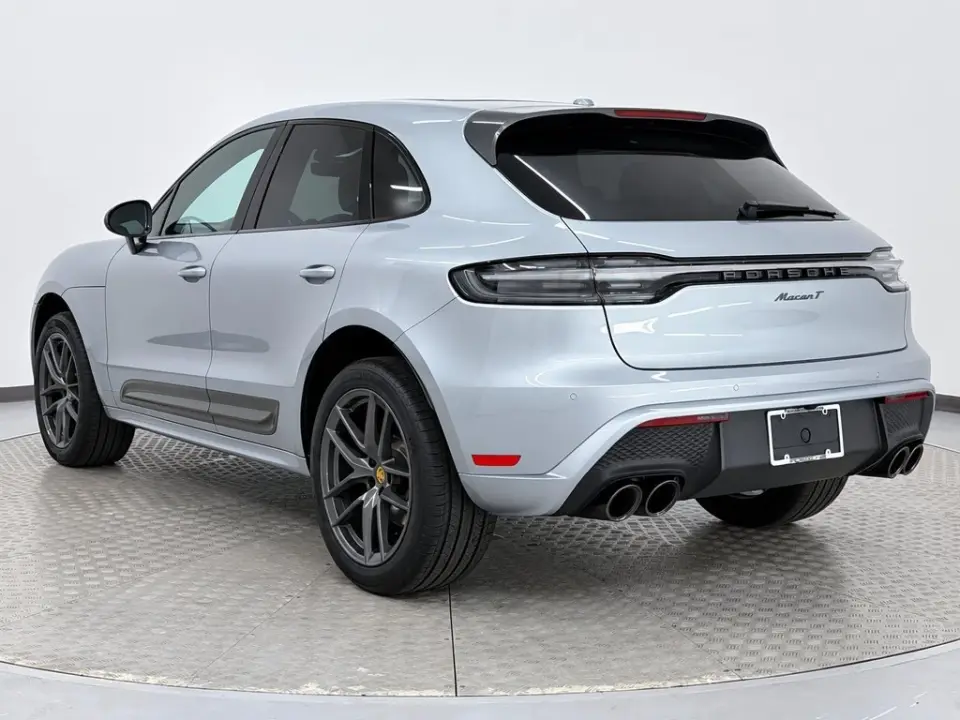 2025 Porsche Macan T - Photo 23