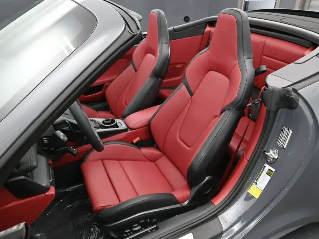 2025 Porsche 911 S - Photo 38