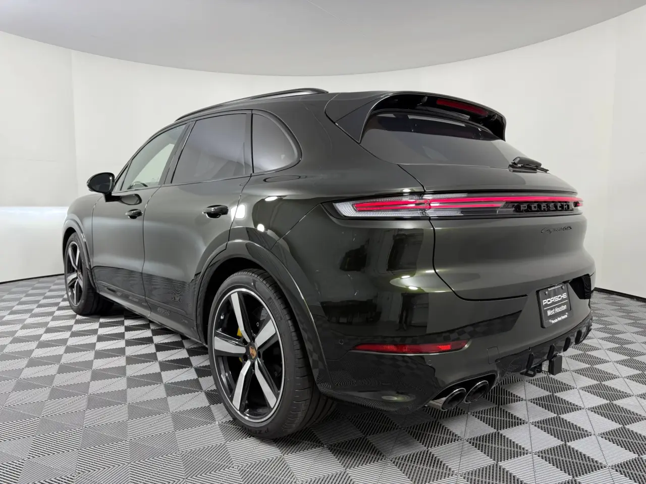 2026 Porsche Cayenne GTS - Photo 24
