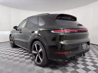 2026 Porsche Cayenne GTS - Photo 17