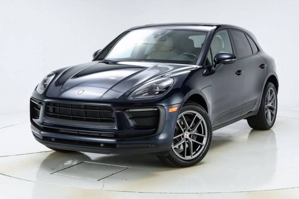 2022 Porsche Macan Base