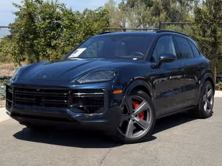 2025 Porsche Cayenne Turbo E-Hybrid's photo