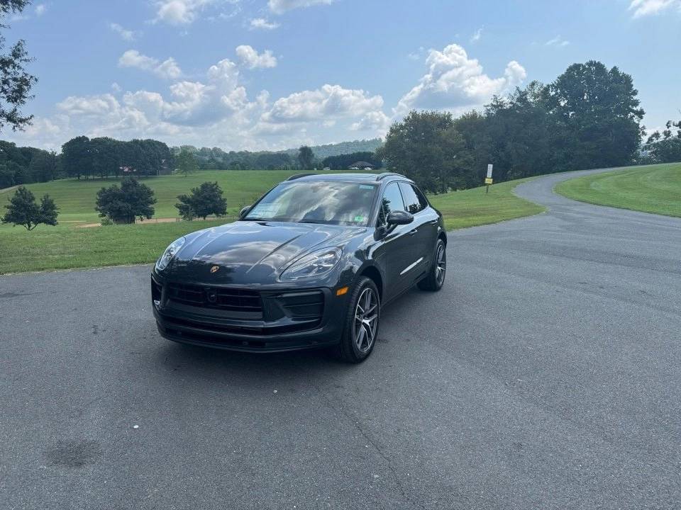 2025 Porsche Macan Base
