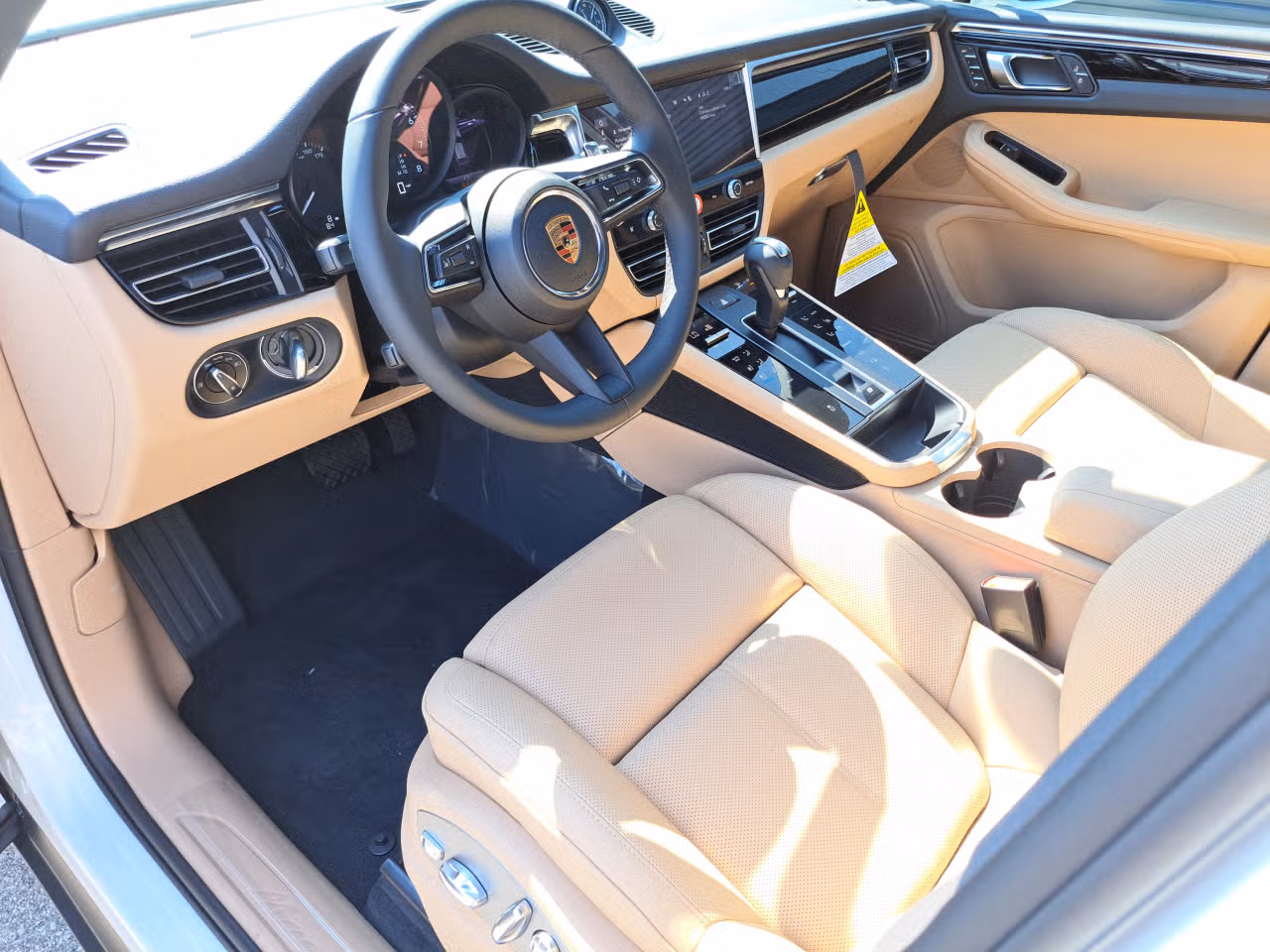 2025 Porsche Macan - Photo 28