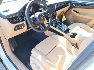 2025 Porsche Macan - Photo 29