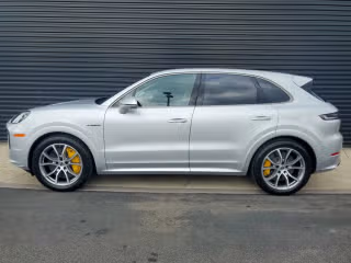 2025 Porsche Cayenne Turbo E-Hybrid - Photo 9