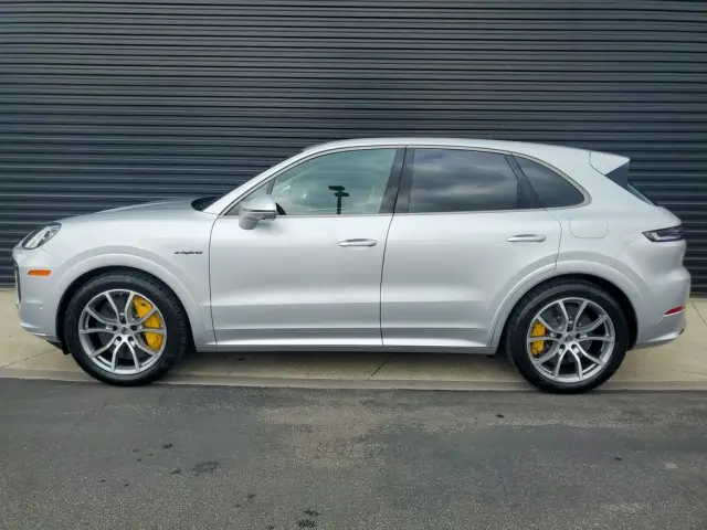 2025 Porsche Cayenne Turbo E-Hybrid - Photo 14
