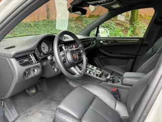 2025 Porsche Macan S - Photo 29
