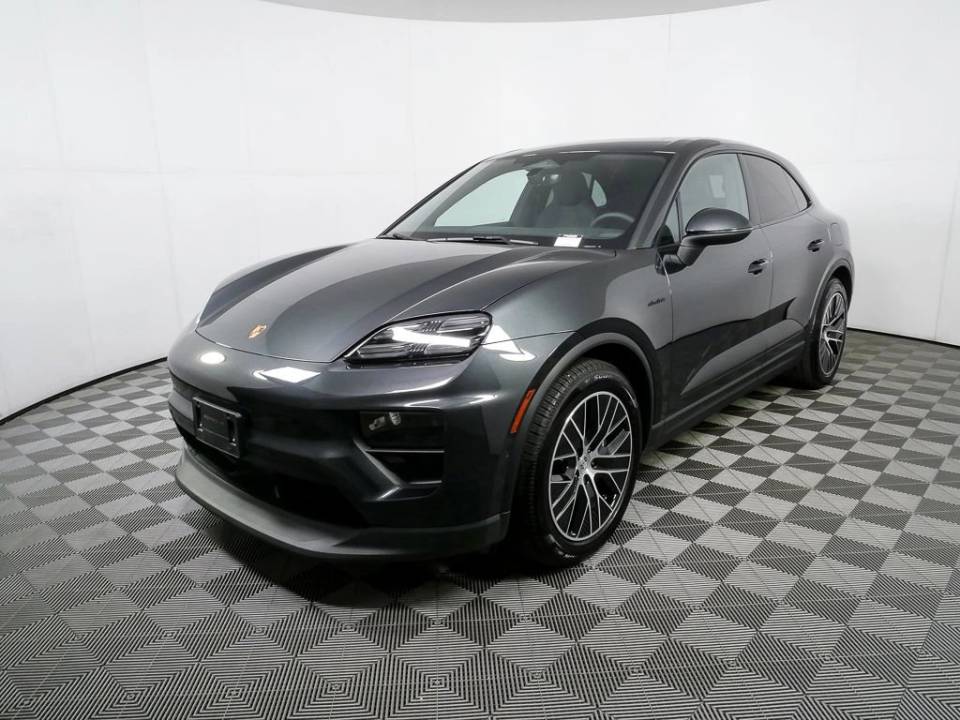 2025 Porsche Macan Base
