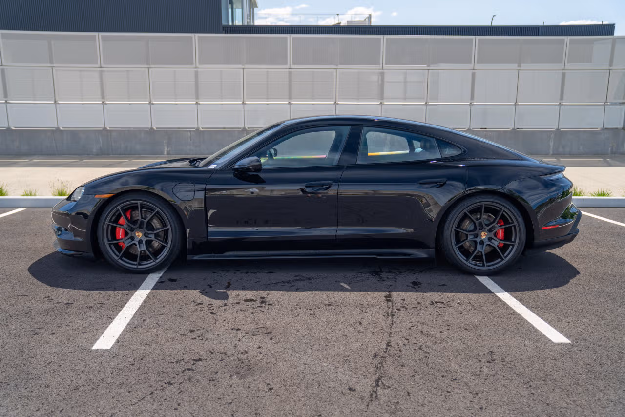 2026 Porsche Taycan GTS - Photo 12
