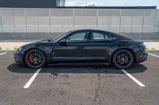 2026 Porsche Taycan GTS - Photo 13