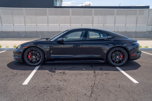 2026 Porsche Taycan GTS - Photo 10