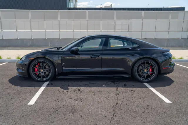2026 Porsche Taycan GTS - Photo 14