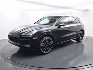 2022 Porsche Cayenne Turbo S E-Hybrid's photo
