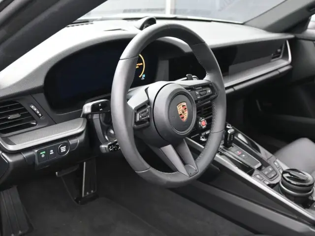 2025 Porsche 911 - Photo 38