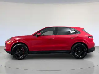 2026 Porsche Cayenne S - Photo 13