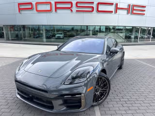 2025 Porsche Panamera Turbo E-Hybrid's photo