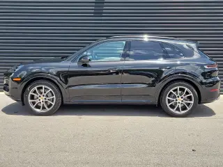2025 Porsche Cayenne Base - Photo 13