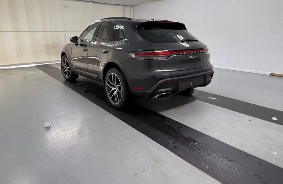 2026 Porsche Macan T - Photo 23