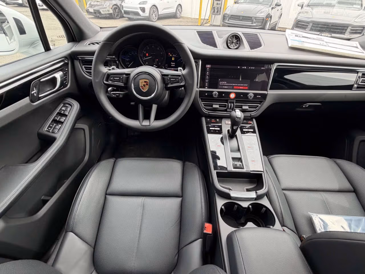 2026 Porsche Macan T - Photo 28