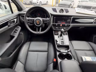 2026 Porsche Macan T - Photo 25