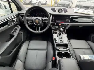 2026 Porsche Macan T - Photo 29