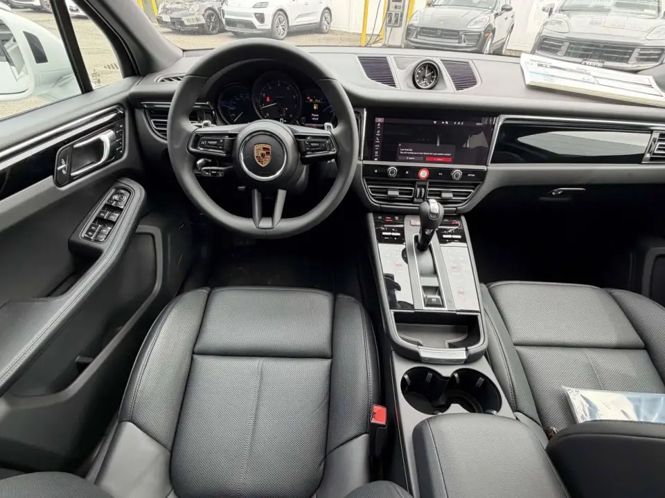 2026 Porsche Macan T - Photo 31