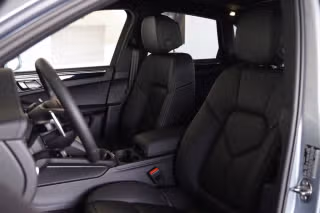 2026 Porsche Macan - Photo 33