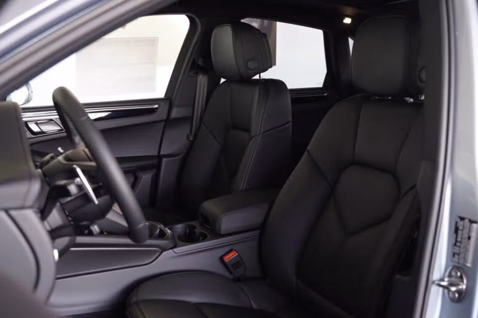 2026 Porsche Macan - Photo 35