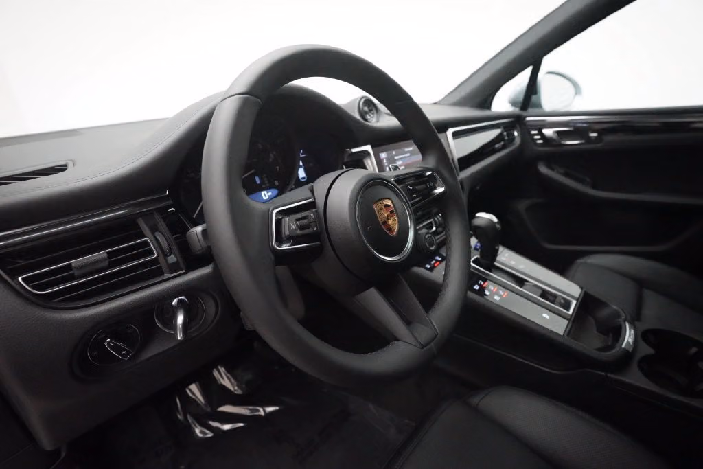 2026 Porsche Macan T - Photo 36