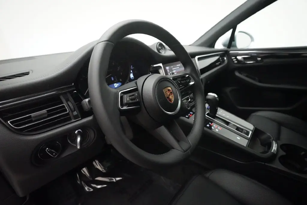 2026 Porsche Macan T - Photo 40