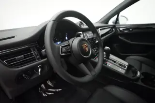 2026 Porsche Macan T - Photo 37