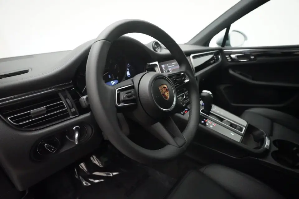 2026 Porsche Macan T - Photo 39
