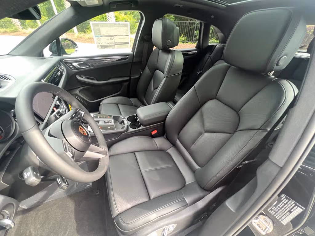 2025 Porsche Macan Base - Photo 36
