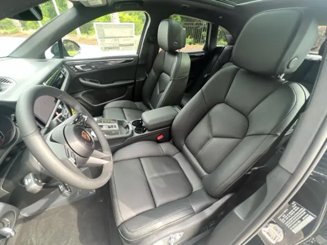 2025 Porsche Macan Base - Photo 38