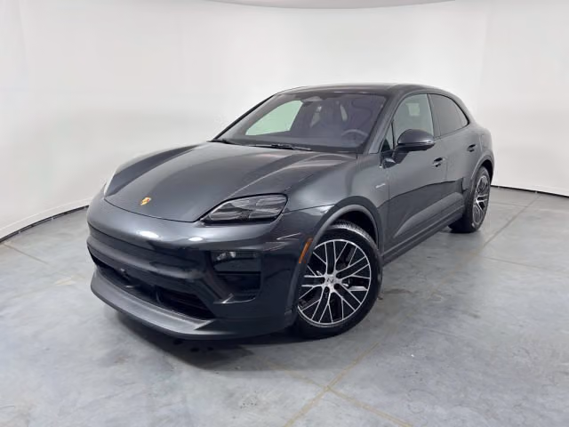2026 Porsche Macan Base - Photo 2