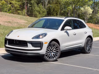 2023 Porsche Macan T's photo