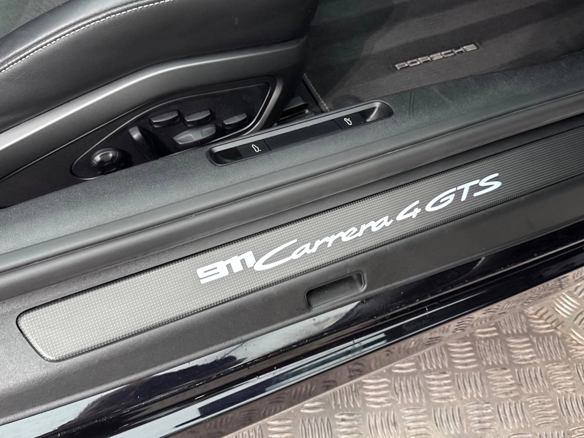 911 Carrera 4 GTS Cabriolet, photo 43 of 43