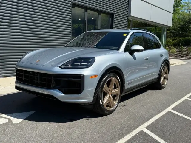 2026 Porsche Cayenne GTS - Photo 6