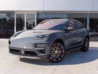 2025 Porsche Macan Macan Turbo Electric's photo