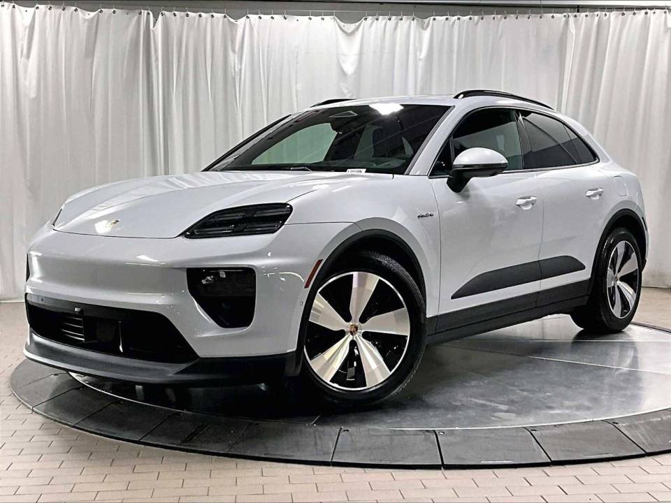 2025 Porsche Macan Base