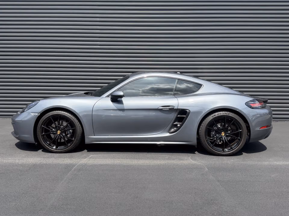 2025 Porsche 718 11