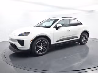 2025 Porsche Macan Macan Electric's photo