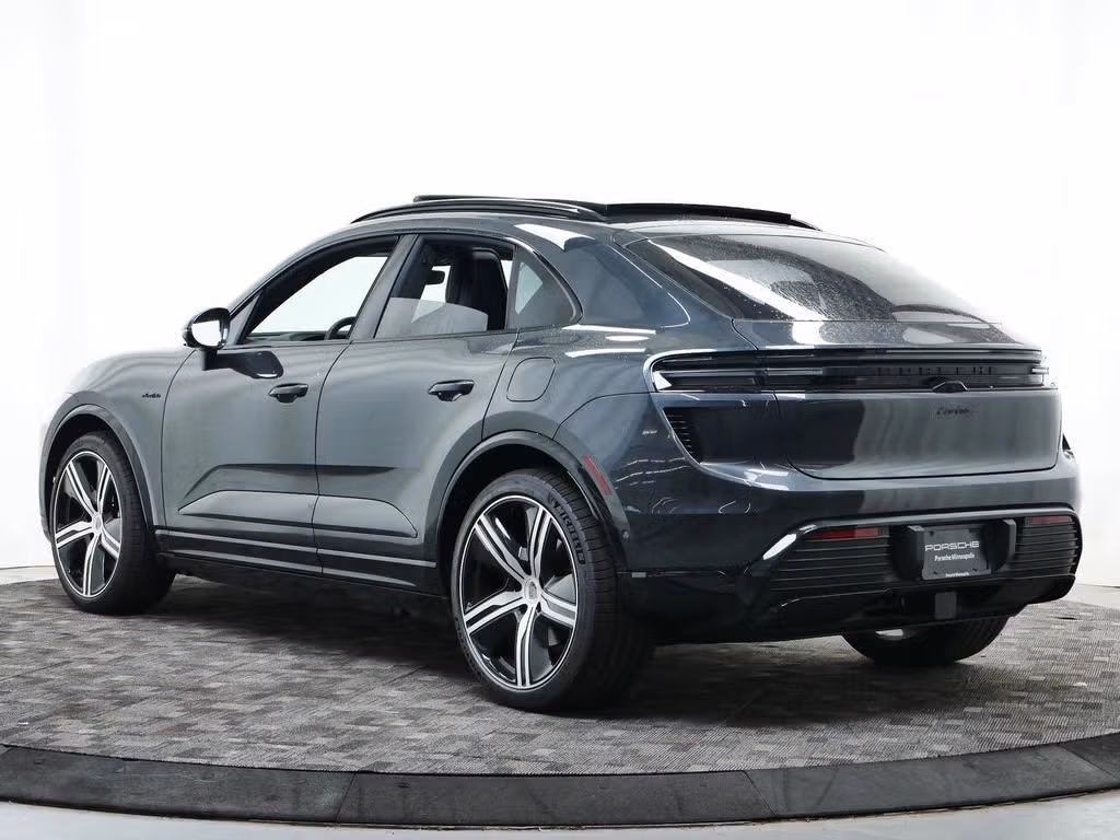 2025 Porsche Macan Turbo Electric - Photo 20